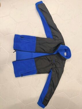 Boy’s size Large CHAMPION Blue and Black Insulated Fleece Jacket